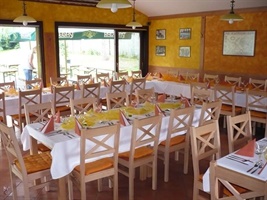 Restaurant vorbereitet für eine Veranstaltung